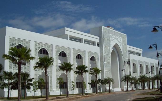 阿布卡里国际大学