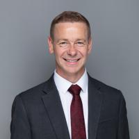 Stuart Savill 戏剧学科主任