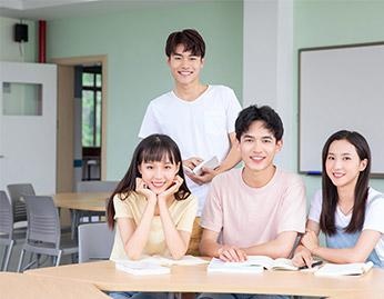 赴俄留学