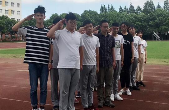 金苹果国际部军训.jpg