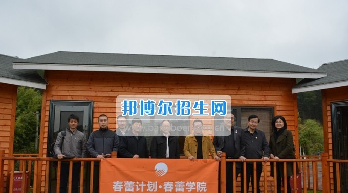 中国儿童少年基金会秘书长朱锡生一行到贵州盛华职业学院中专部考察