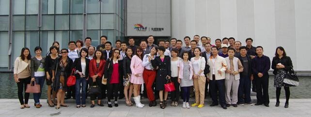 中山大学房地产企业EDP学习卡报名学员合影