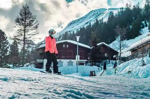 瑞士阿尔特多夫国际学校滑雪课堂