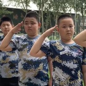 在草原的军事训练