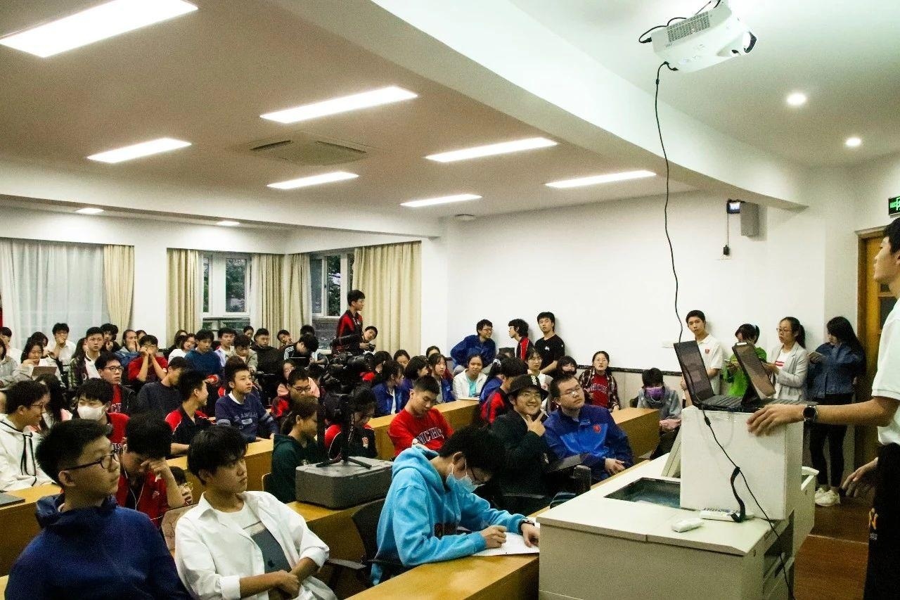 美国蓝带汇点高中2020-21学年学生会改选.jpg