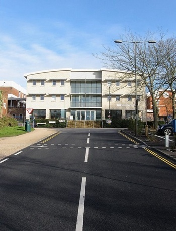 布莱顿及苏塞克斯医学院