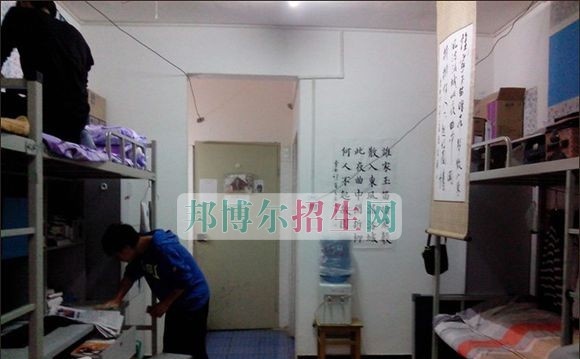 贵州省电子信息高级技工学校