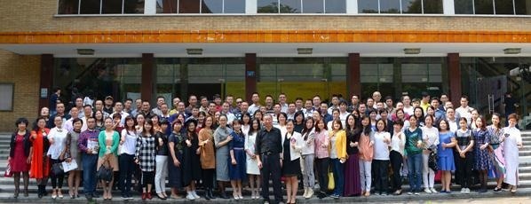 时代华商后EMBA学员与赵林教授合影留念