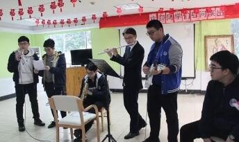 美国Lee Academy高级中学养老院公益活动：男生合唱-朋友