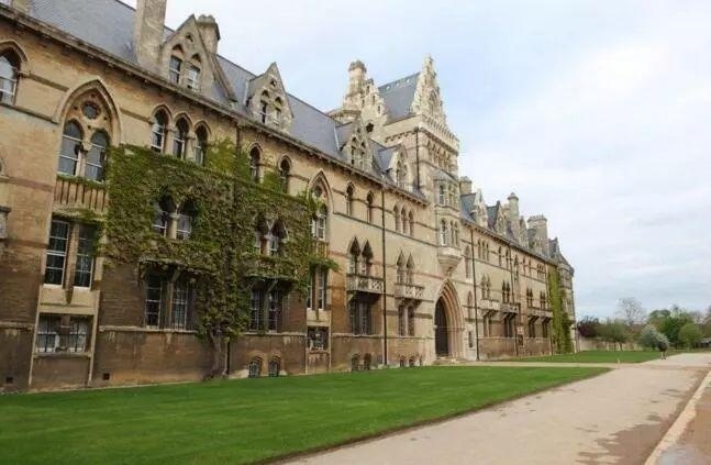英国学校校园环境.jpg