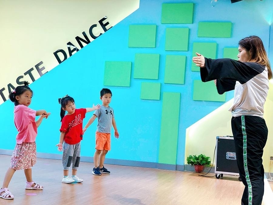 少儿街舞启蒙培训班