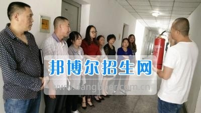 乐山市旅游学校加强消防安全培训 共筑校园安全防线
