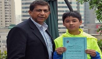 老师与学生合影