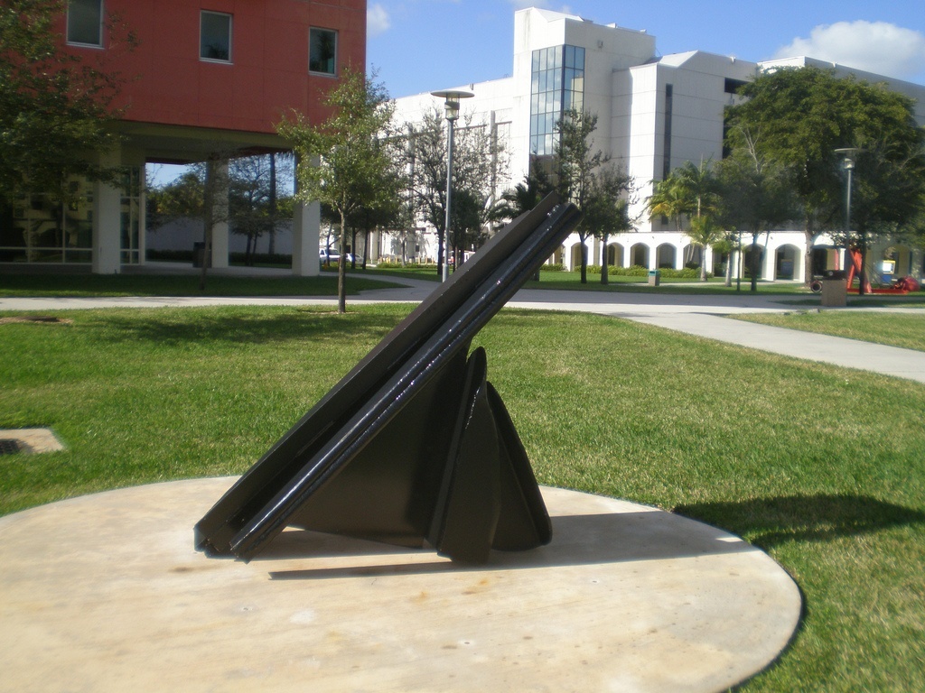 麦地那国际大学