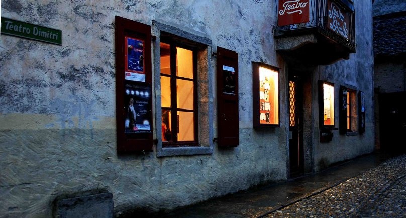 瑞士意大利语区高等专业学院迪米特里戏曲学院