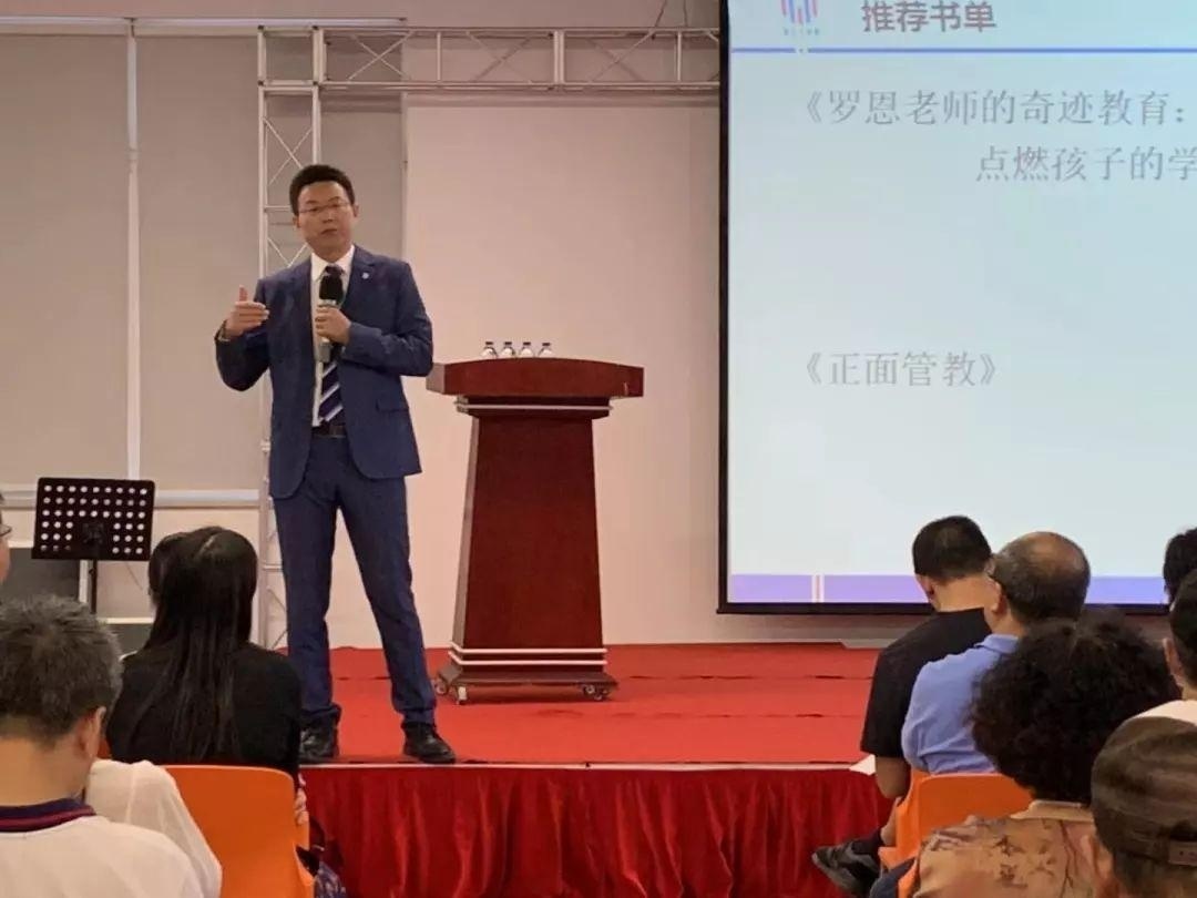 梁校长讲话.jpg