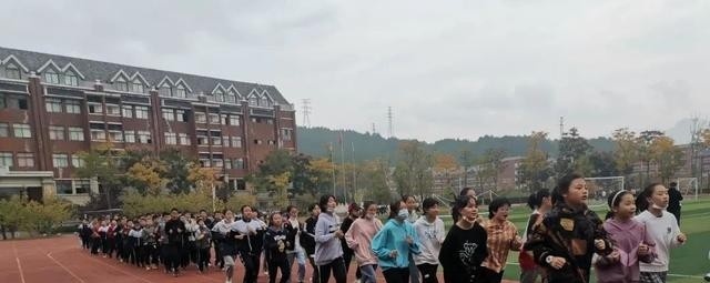 四川威远严陵中学2022年报名条件、招生要求、招生对象 