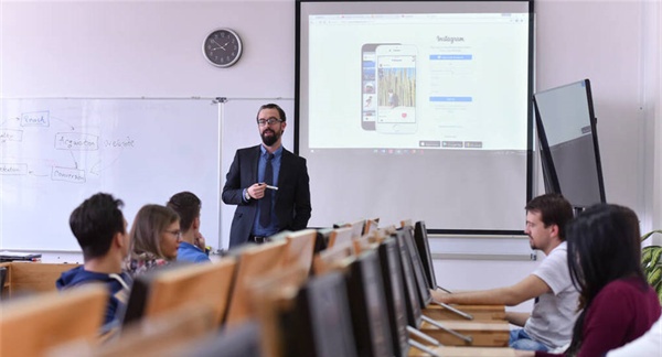 云南南方青年进修学院