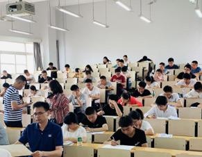 宽敞教室