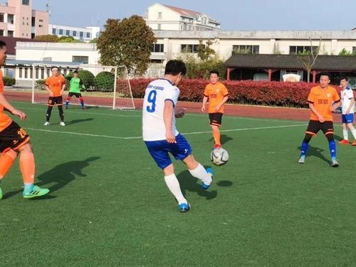 芦国韦老师踢球