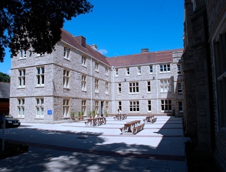 英欧脊骨神经科医学院