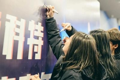 上海阿德科特学校2022年校园创客嘉年华.jpg