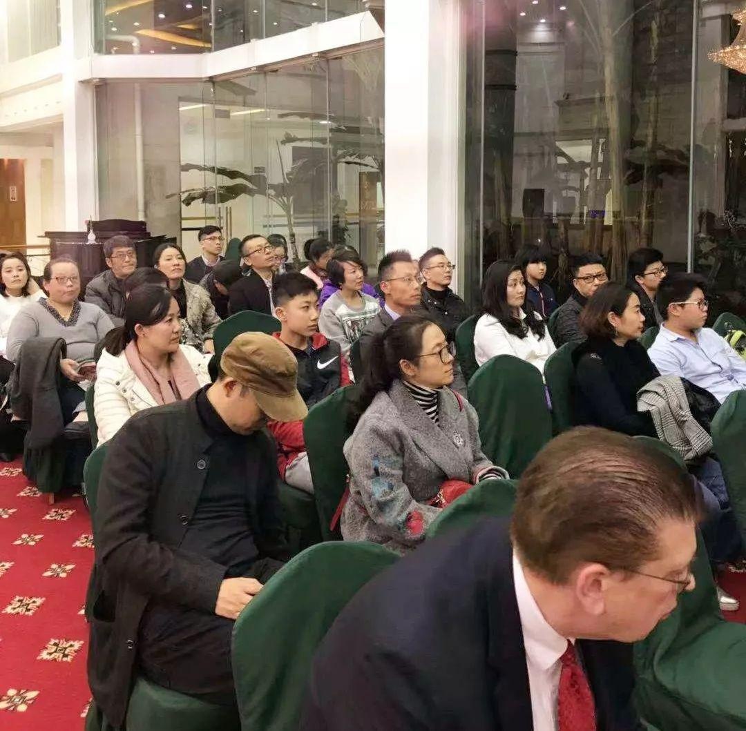家长会现场.jpg