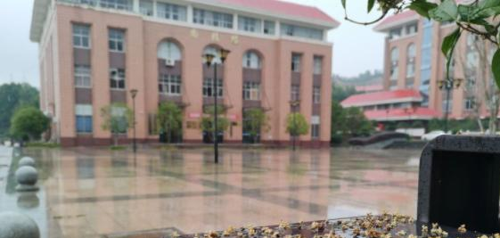 上犹中等专业学校