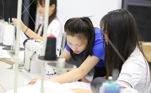 蓝湾未来领导力学校