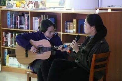 枫华学子脱口秀精彩表现回顾：川普打贸易战太嫩了