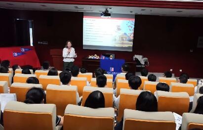 美利坚大学招生官来美国林登中学上海分校选拨优秀学生