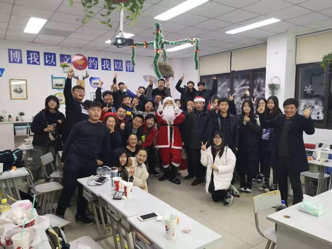 初中部圣诞节.jpg