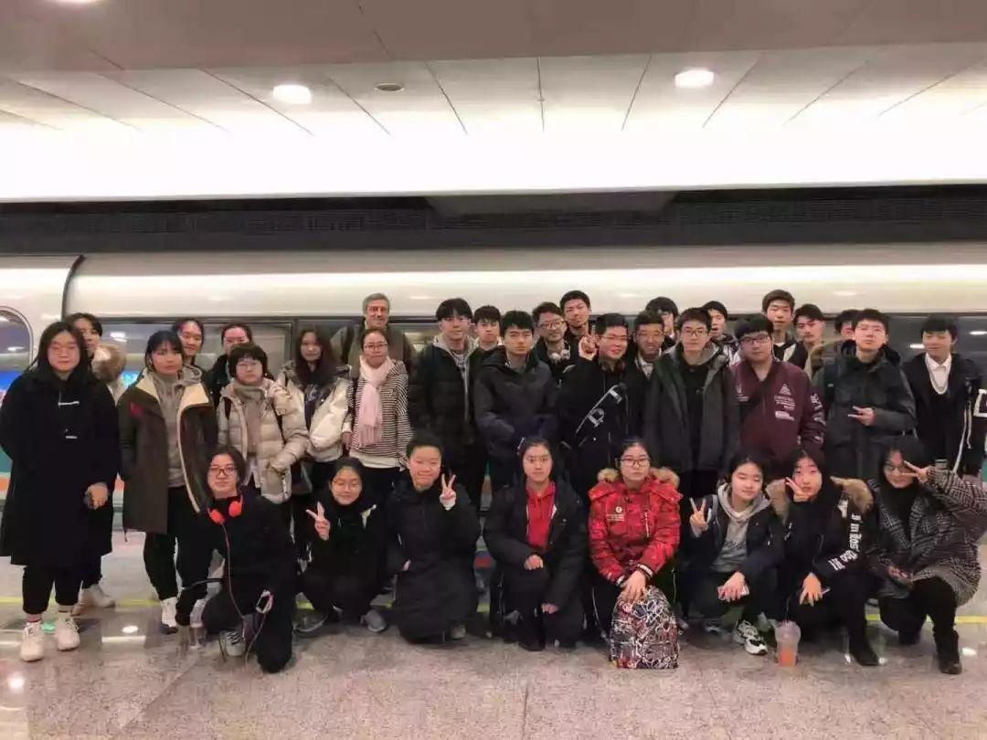 学生合影.jpg