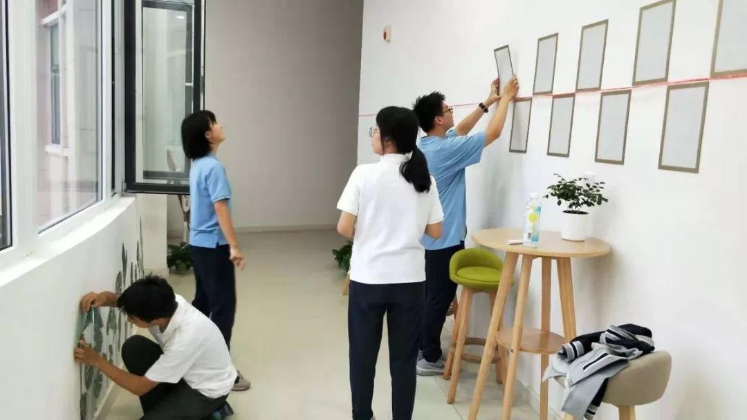 上海宏润博源学校图书馆.jpg