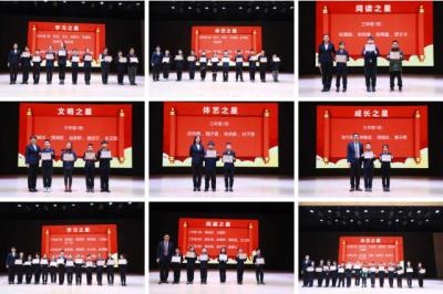 小学部期末结业典礼表彰.jpg