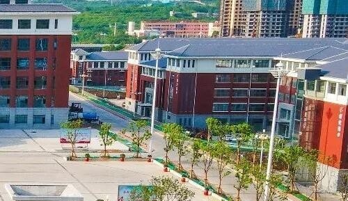 新安職業(yè)高級(jí)中學(xué)