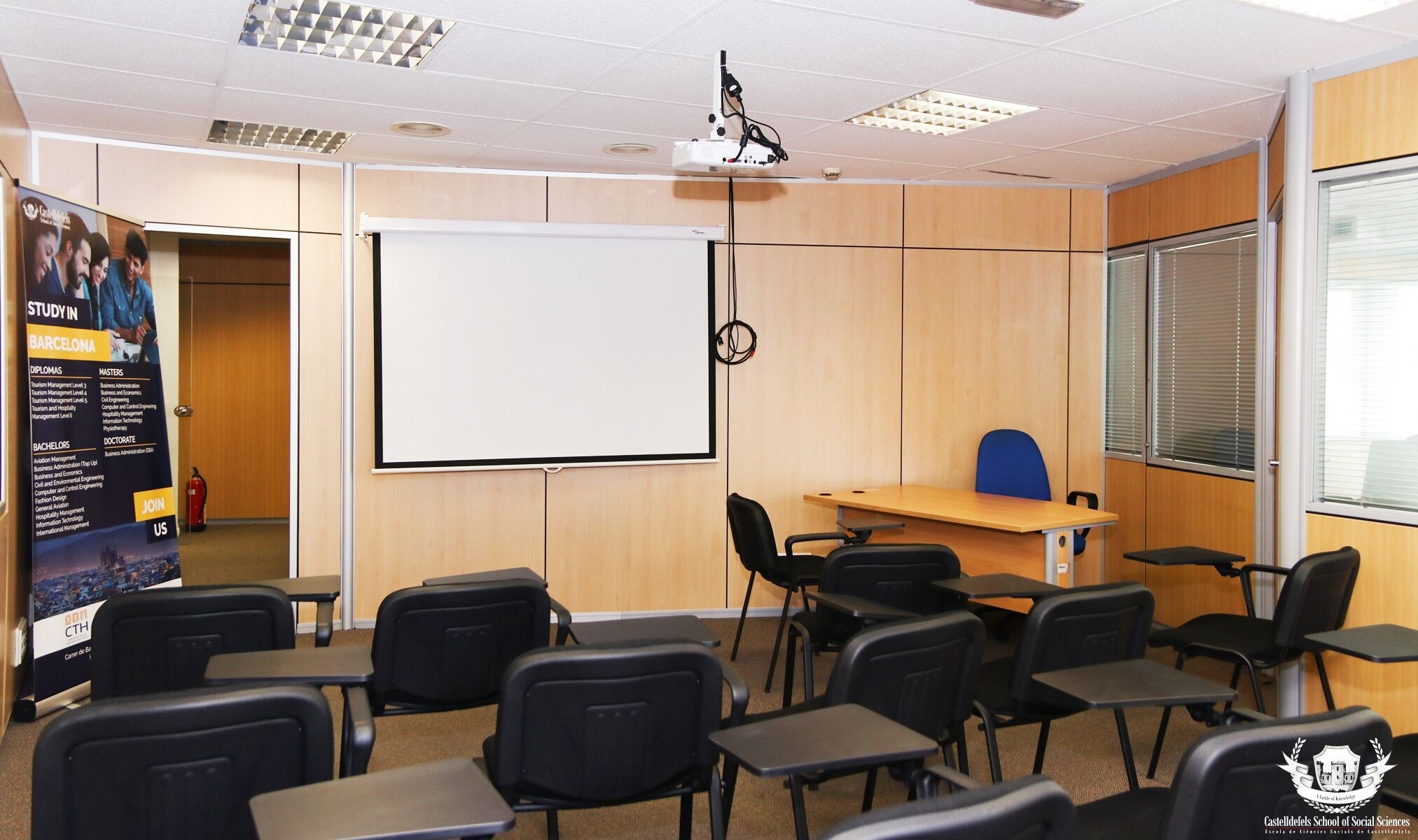 卡斯特尔德费尔斯社会科学学院（西班牙CSSS学院）