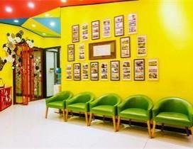 成都杨梅红艺术教育