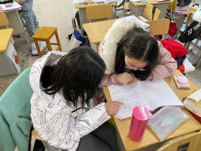 省泰中国际部经济课2.jpg