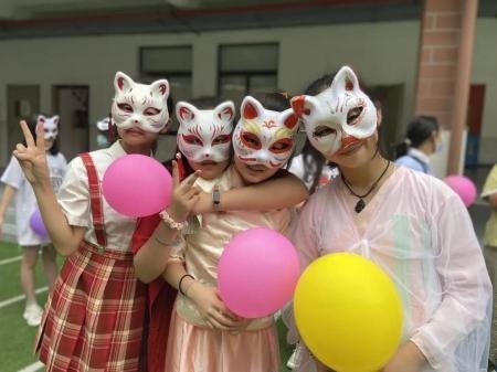 中加枫华小学部假面游园活动.jpg