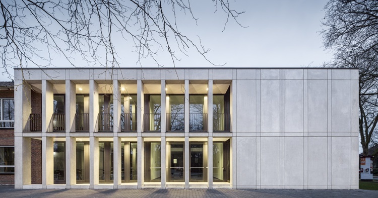 北莱茵-威斯特法伦州天主教高等专业学院