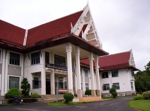 沙功那空皇家大学