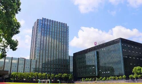麦石斧中学校长一行22人来访上师大附二外