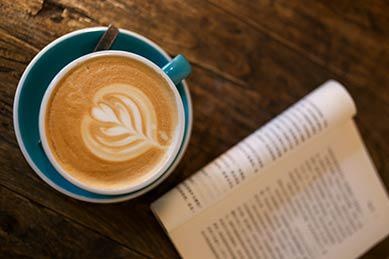 就业老师随时跟进学员上岗情况，确保学员满意就业