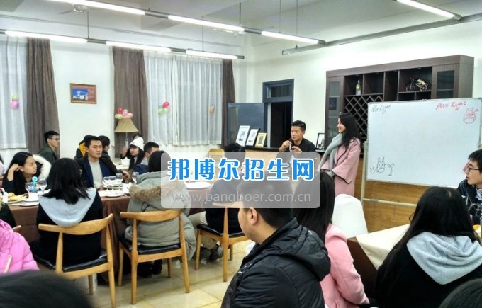 四川托普计算机职业学校外国语系成功举办2017新年英语沙龙活动