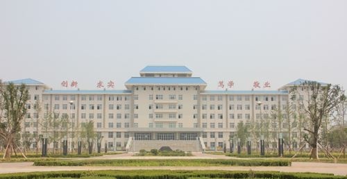 陕西渭南商贸技工学校