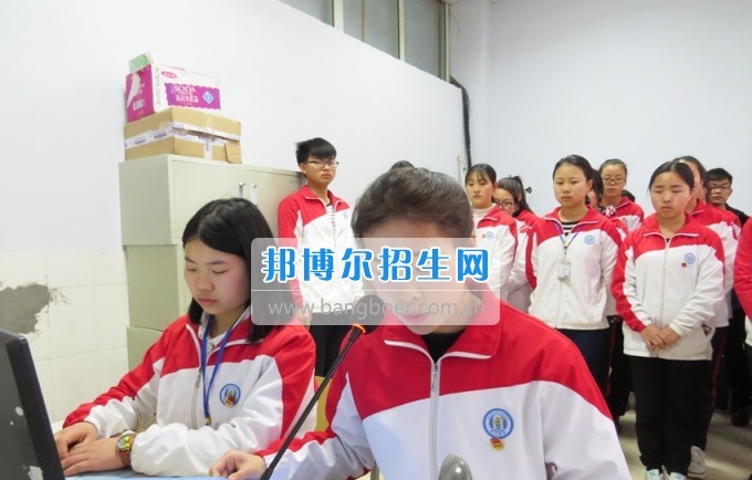 南充师范学校2016——2017学年度(下)期第四周朝会仪式成功举行