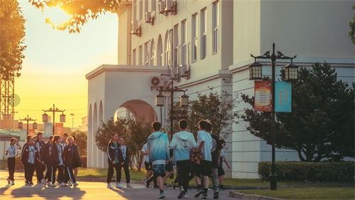 太仓市华顿外国语学校