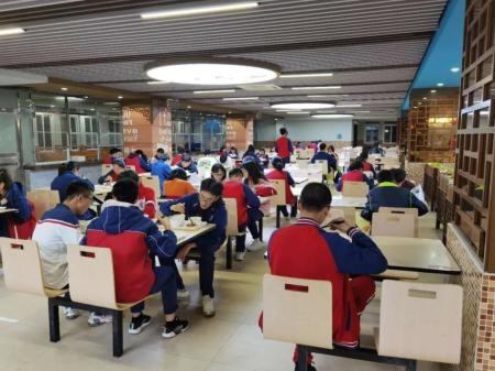 句容碧桂园学校餐厅.jpg