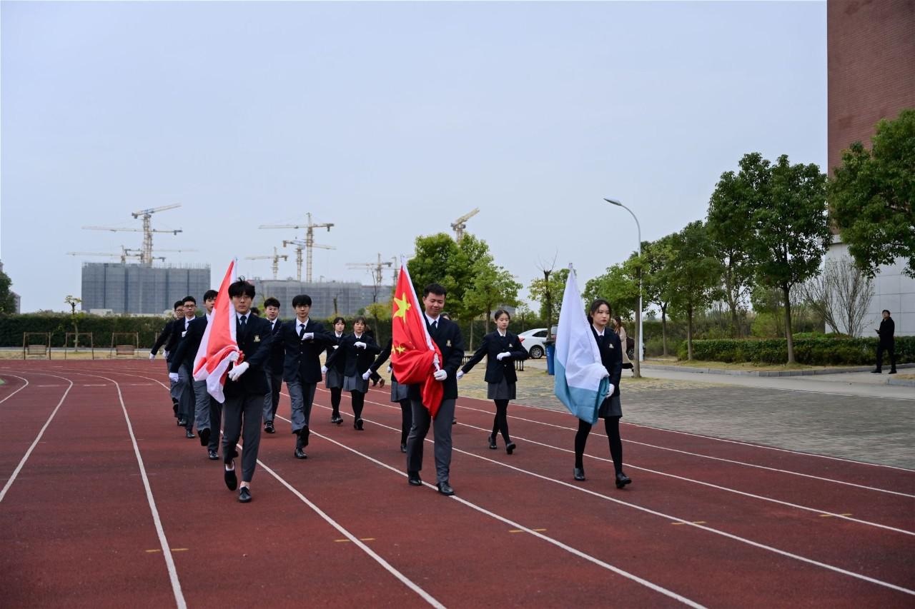 上海枫叶国际学校第12周升旗仪式.jpg